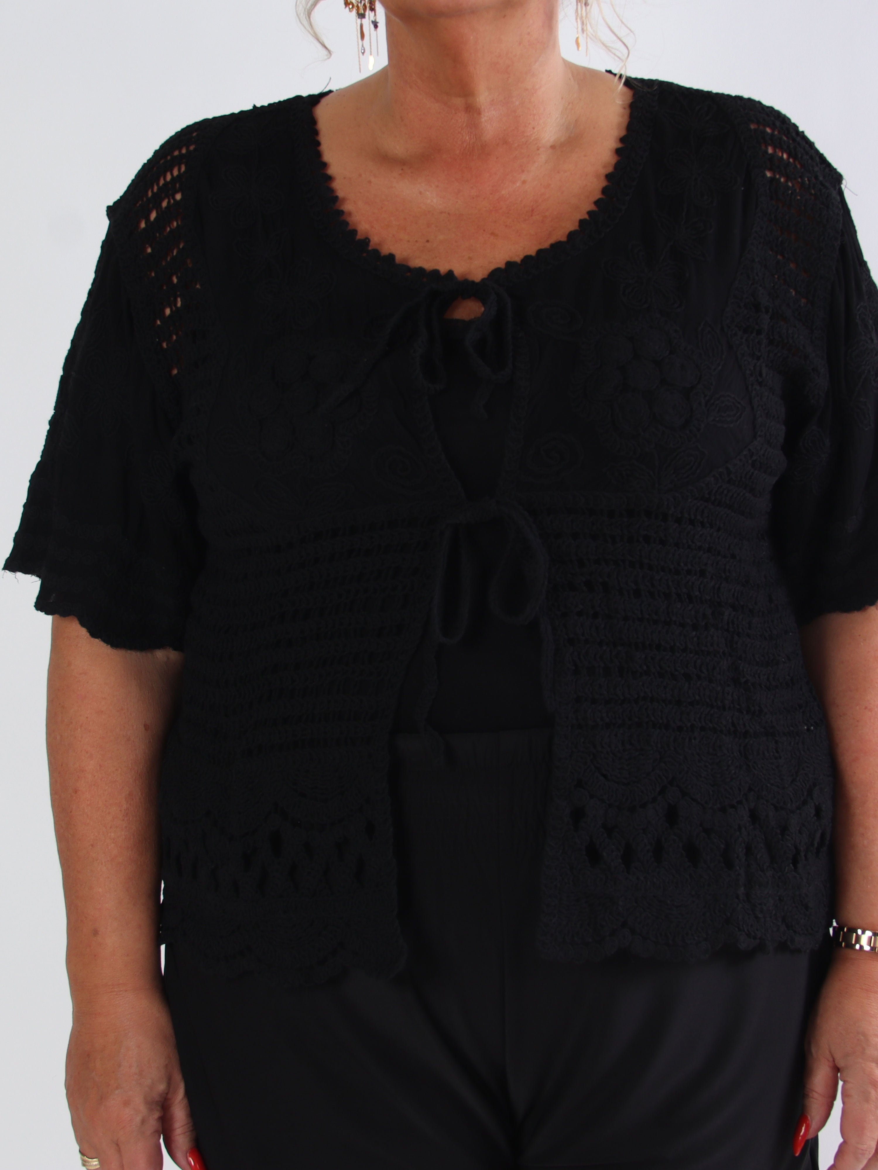 Agnes - Kort hæklet plus size cardigan i bomuld